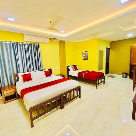 Madaparambil Residency Alwaye Ngoại thất bức ảnh