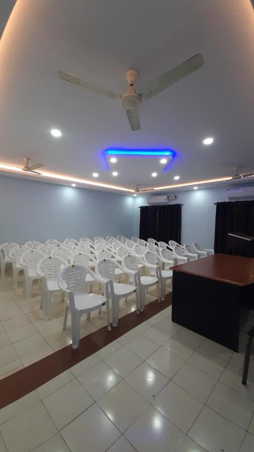 Madaparambil Residency Alwaye Ngoại thất bức ảnh