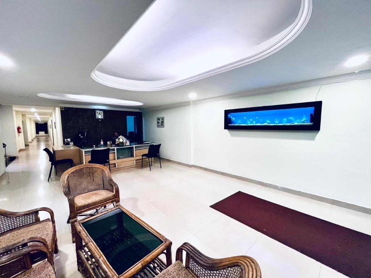 Madaparambil Residency Alwaye Ngoại thất bức ảnh