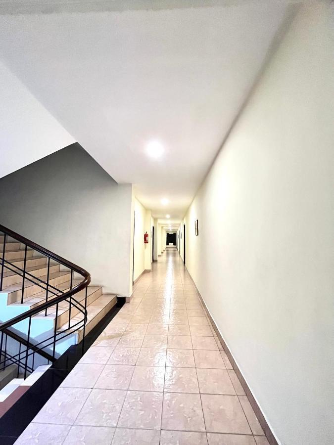 Madaparambil Residency Alwaye Ngoại thất bức ảnh