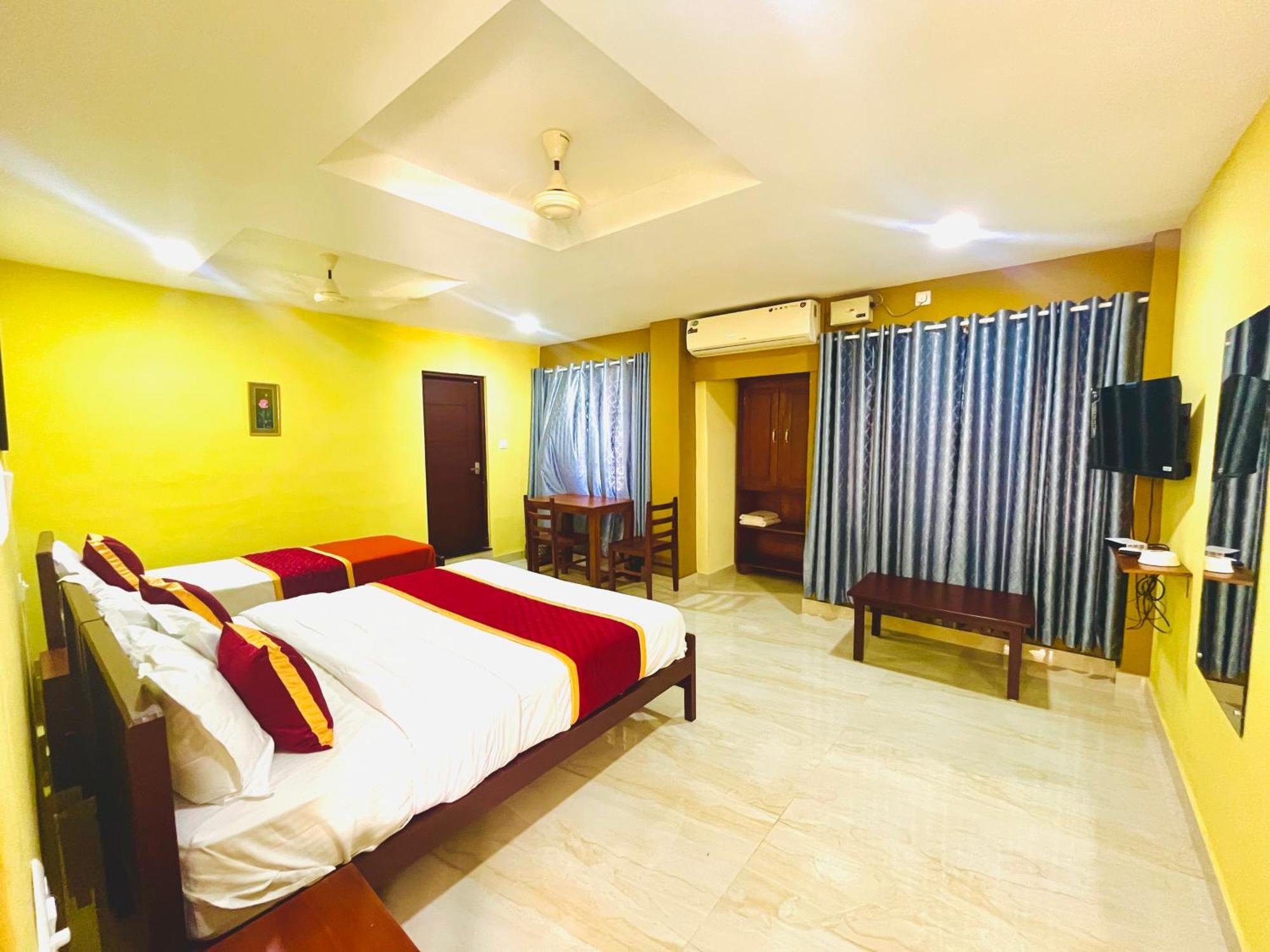 Madaparambil Residency Alwaye Ngoại thất bức ảnh